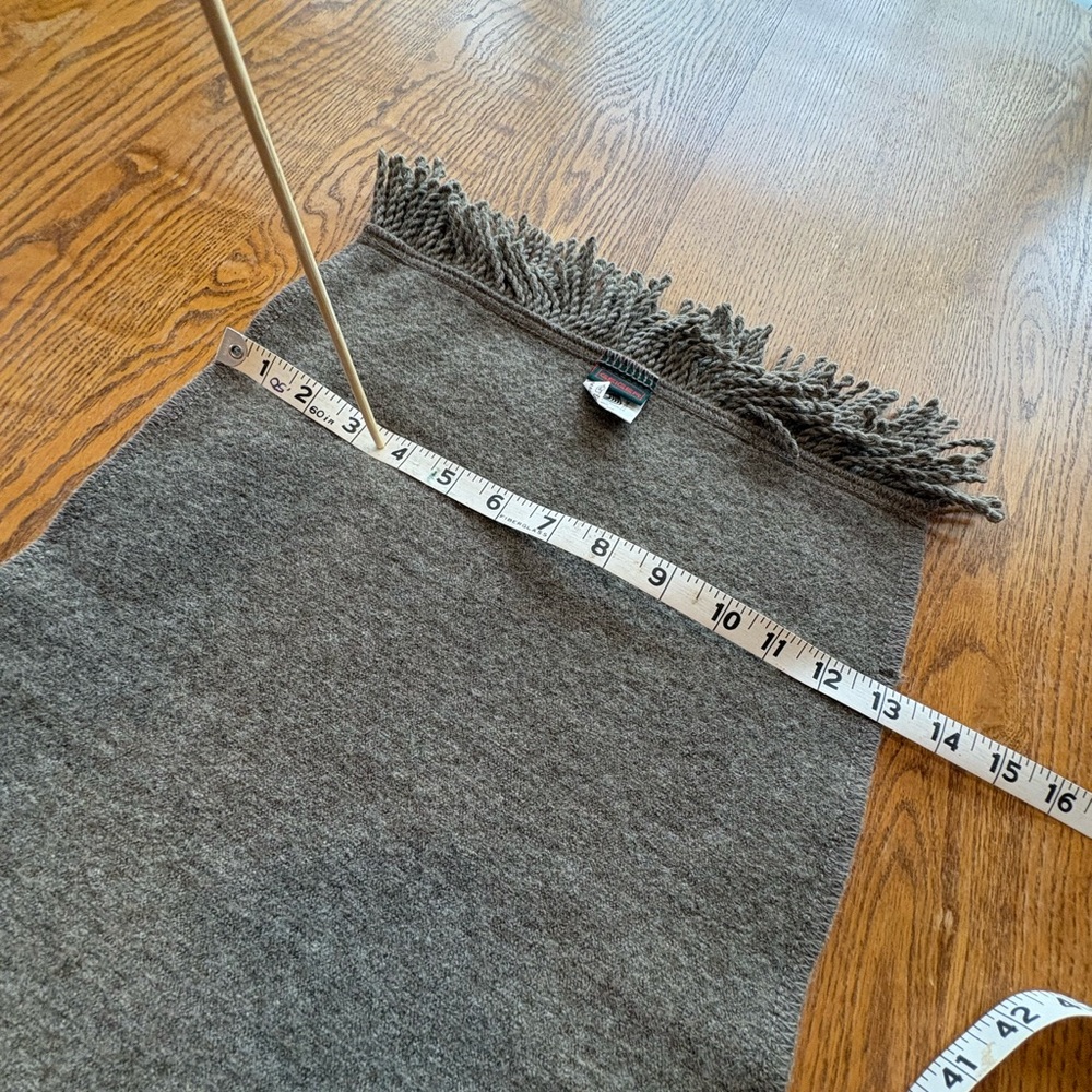 Geiger Austria Scarf Virgin Pure Wool Tassel Fringe Taupe Gray Men’s Unisex - Picture 6 of 10